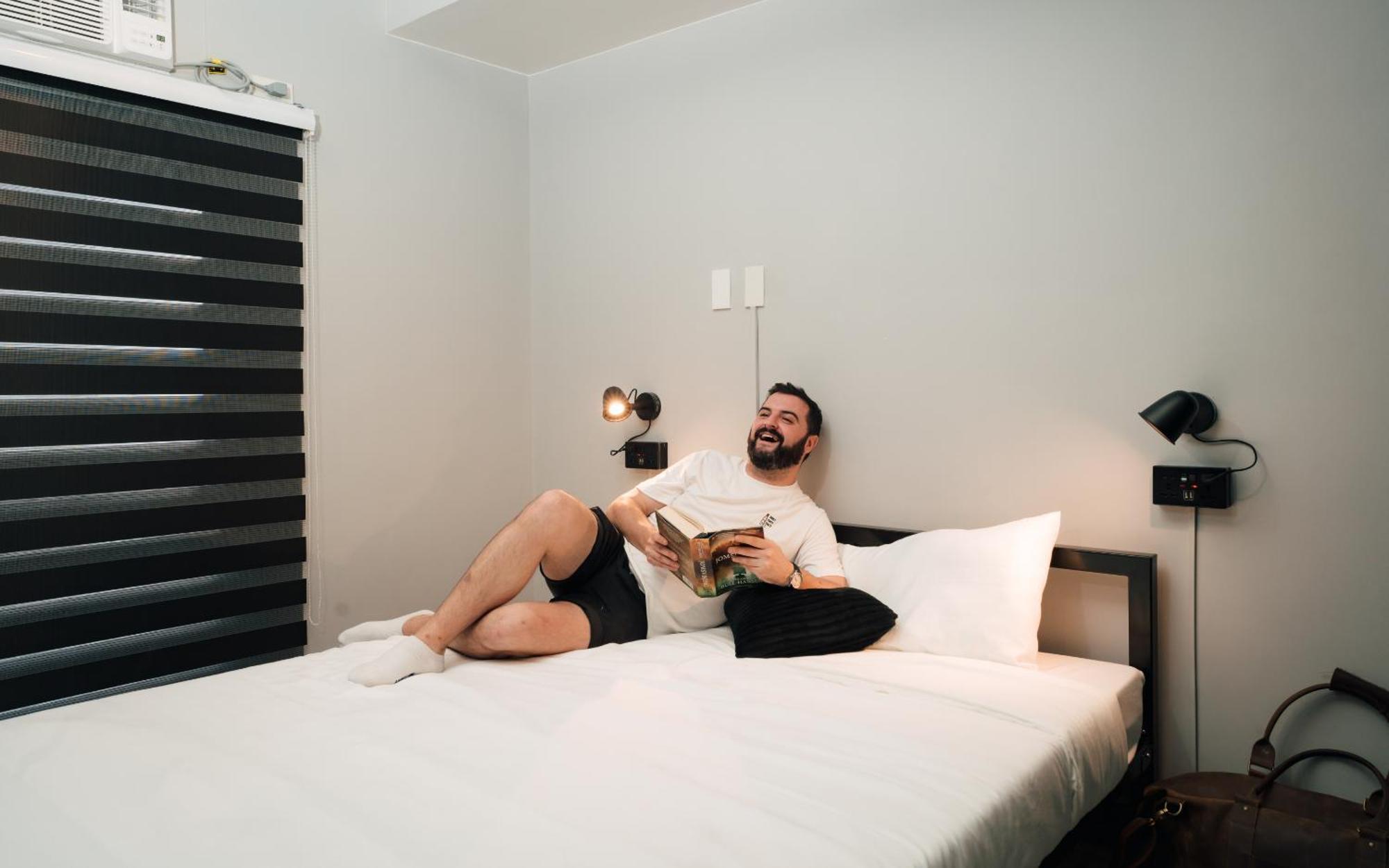 Hostel Mad Monkey Manila Makati City Zewnętrze zdjęcie