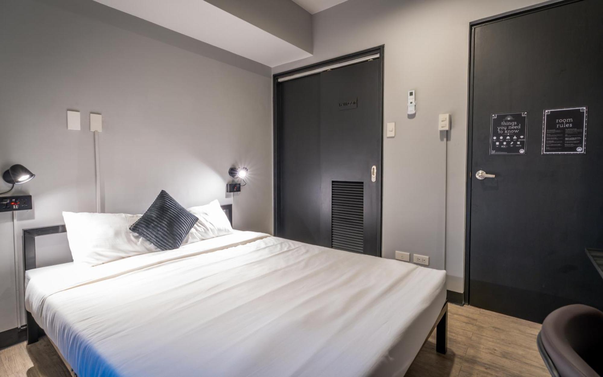 Hostel Mad Monkey Manila Makati City Zewnętrze zdjęcie