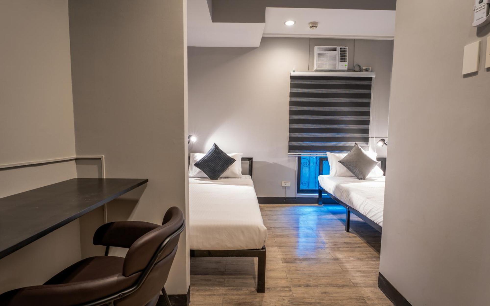 Hostel Mad Monkey Manila Makati City Zewnętrze zdjęcie