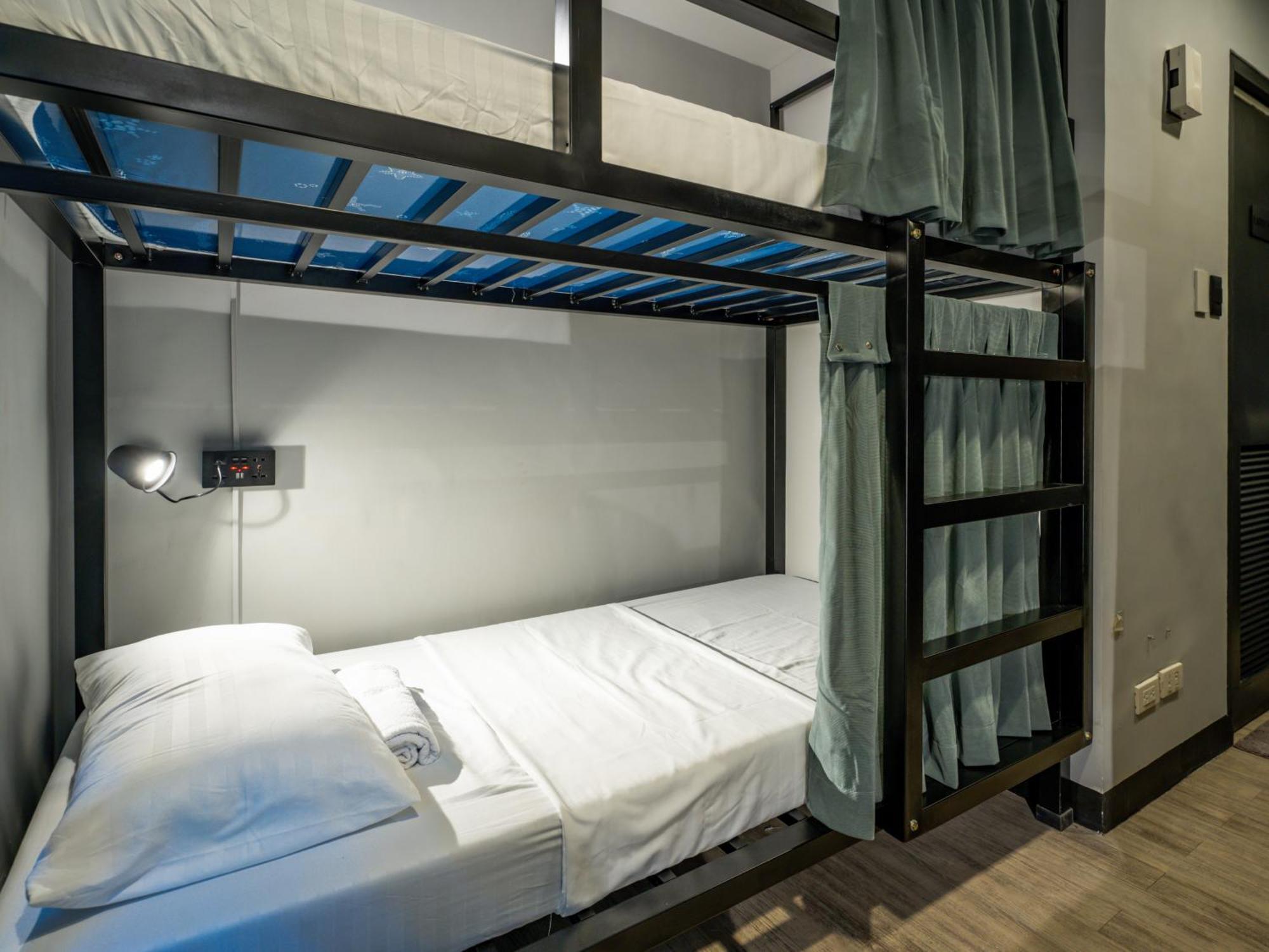 Hostel Mad Monkey Manila Makati City Zewnętrze zdjęcie