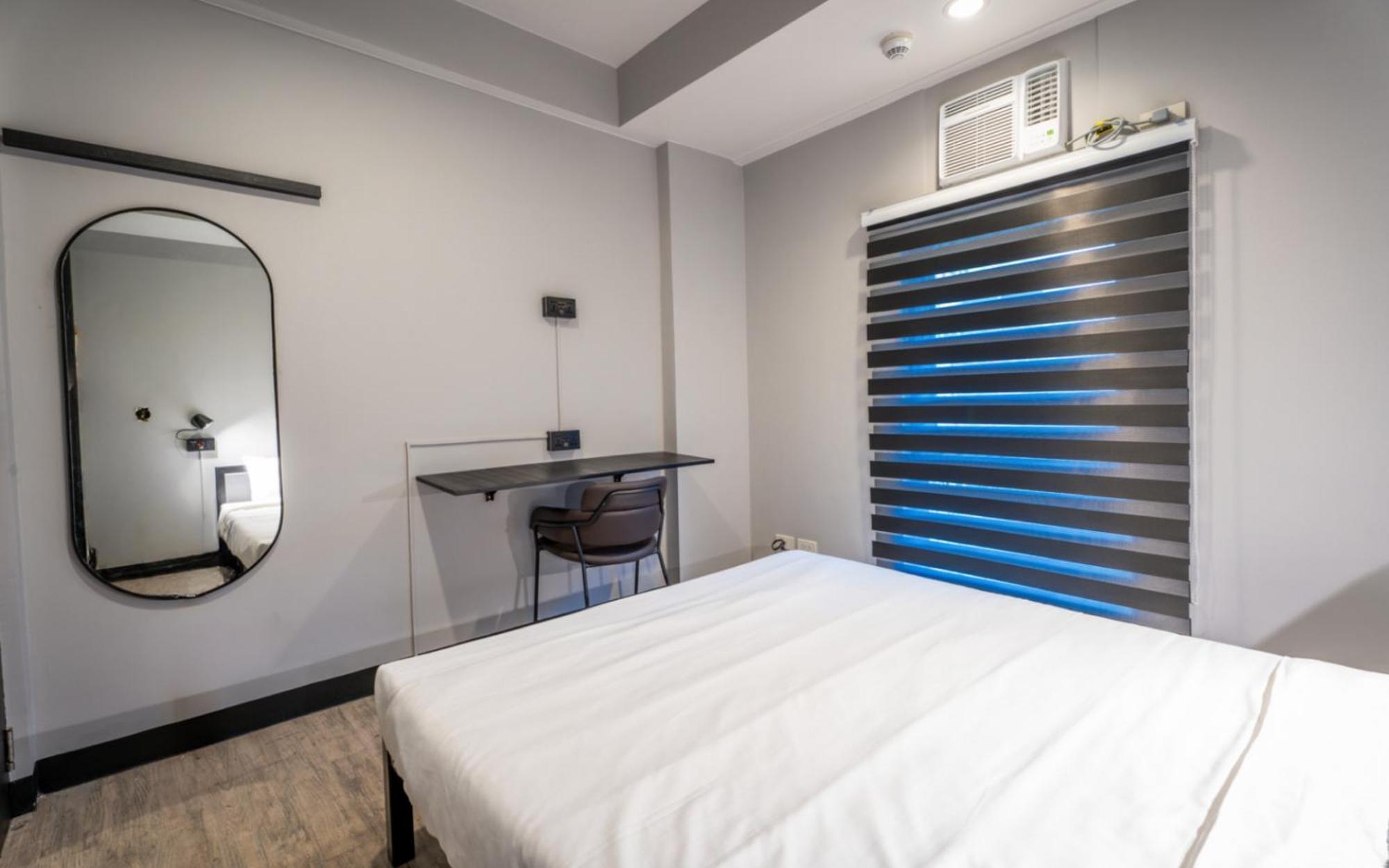 Hostel Mad Monkey Manila Makati City Zewnętrze zdjęcie