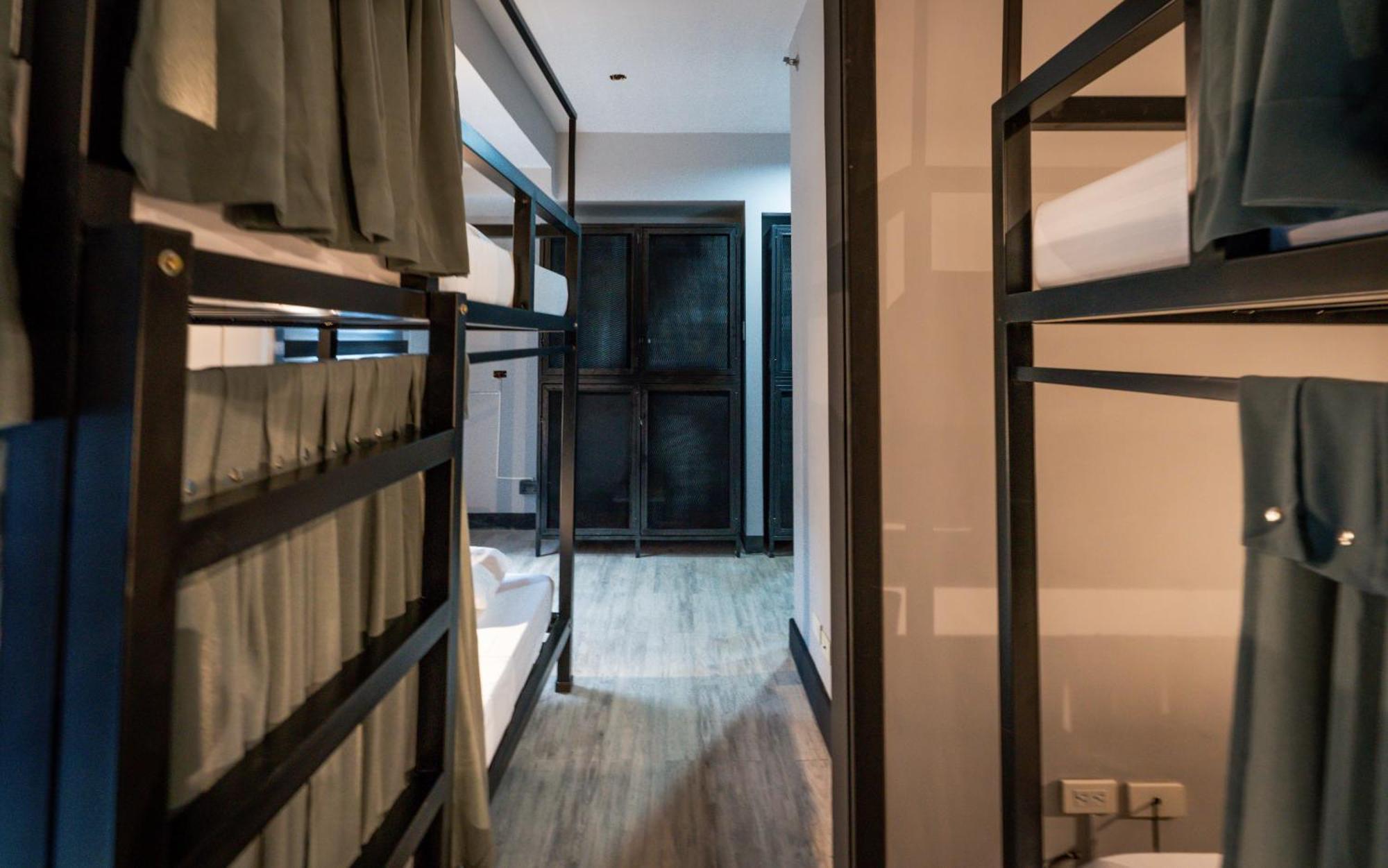 Hostel Mad Monkey Manila Makati City Zewnętrze zdjęcie