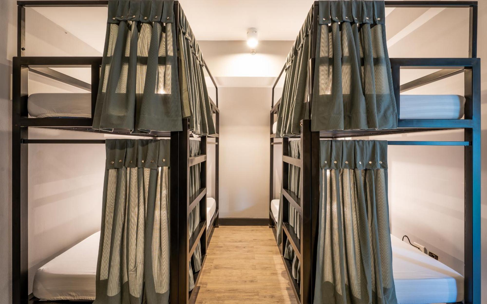 Hostel Mad Monkey Manila Makati City Zewnętrze zdjęcie