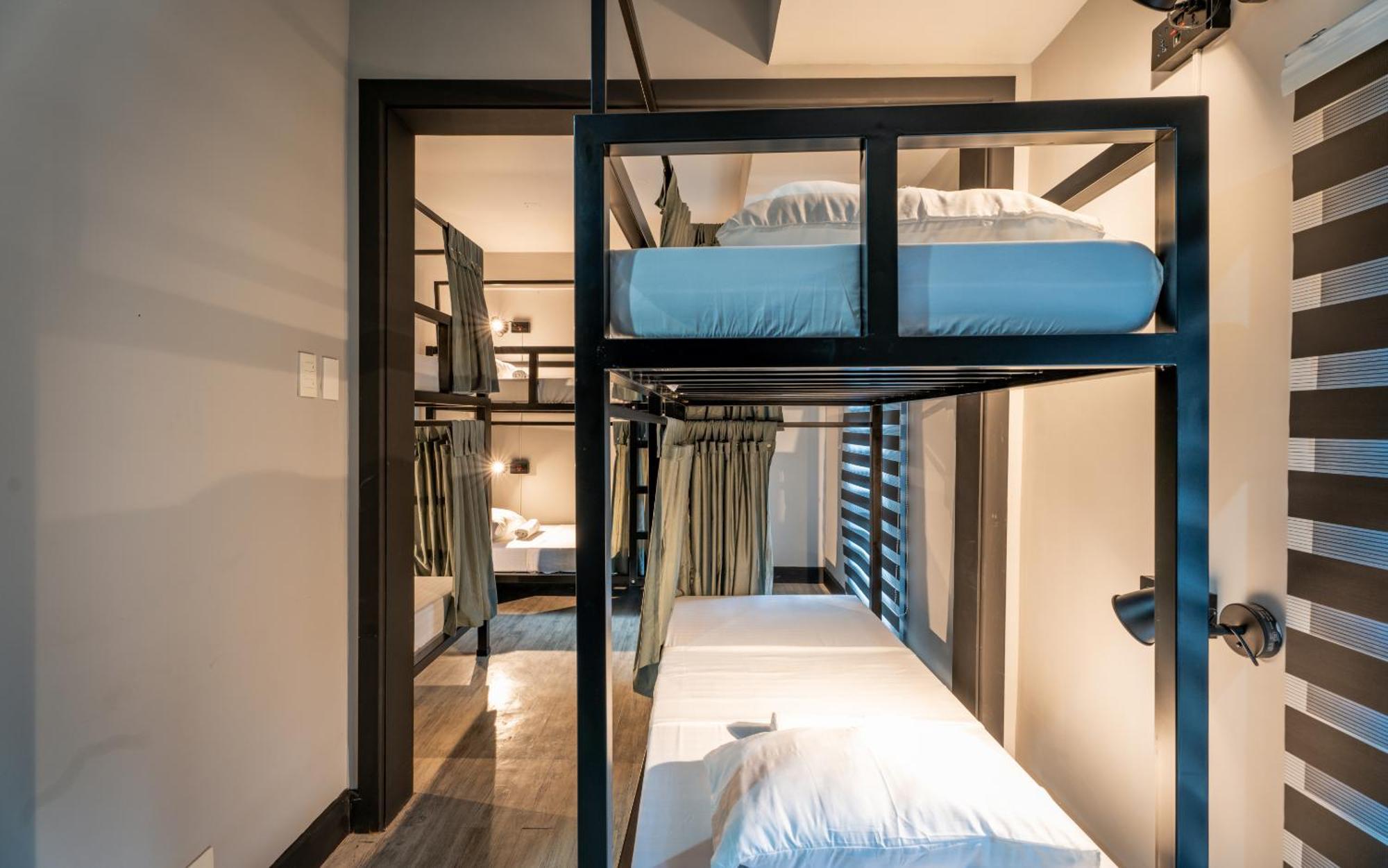 Hostel Mad Monkey Manila Makati City Zewnętrze zdjęcie