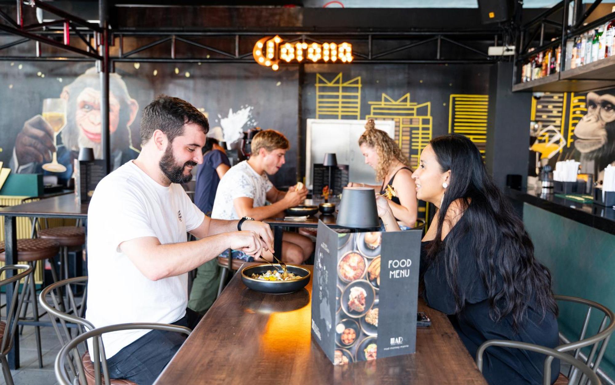 Hostel Mad Monkey Manila Makati City Zewnętrze zdjęcie