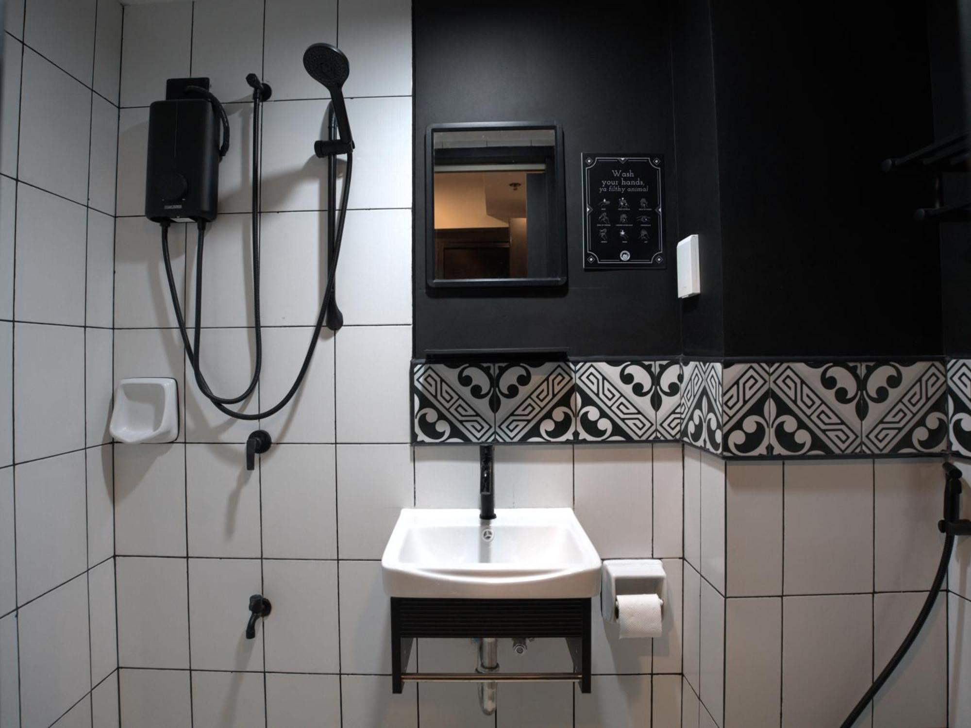 Hostel Mad Monkey Manila Makati City Zewnętrze zdjęcie