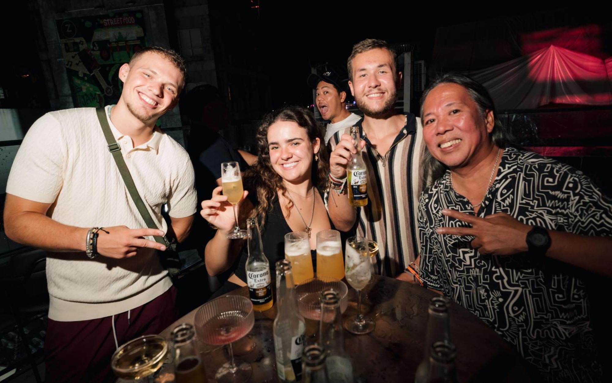 Hostel Mad Monkey Manila Makati City Zewnętrze zdjęcie
