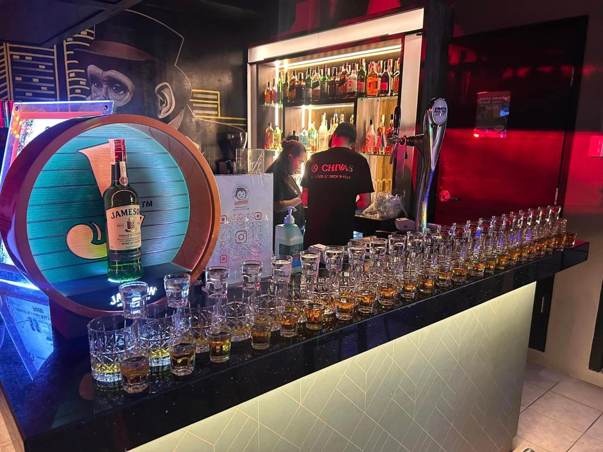 Hostel Mad Monkey Manila Makati City Zewnętrze zdjęcie