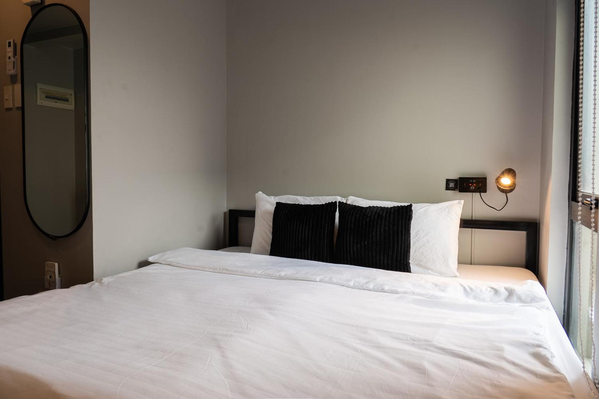 Hostel Mad Monkey Manila Makati City Zewnętrze zdjęcie