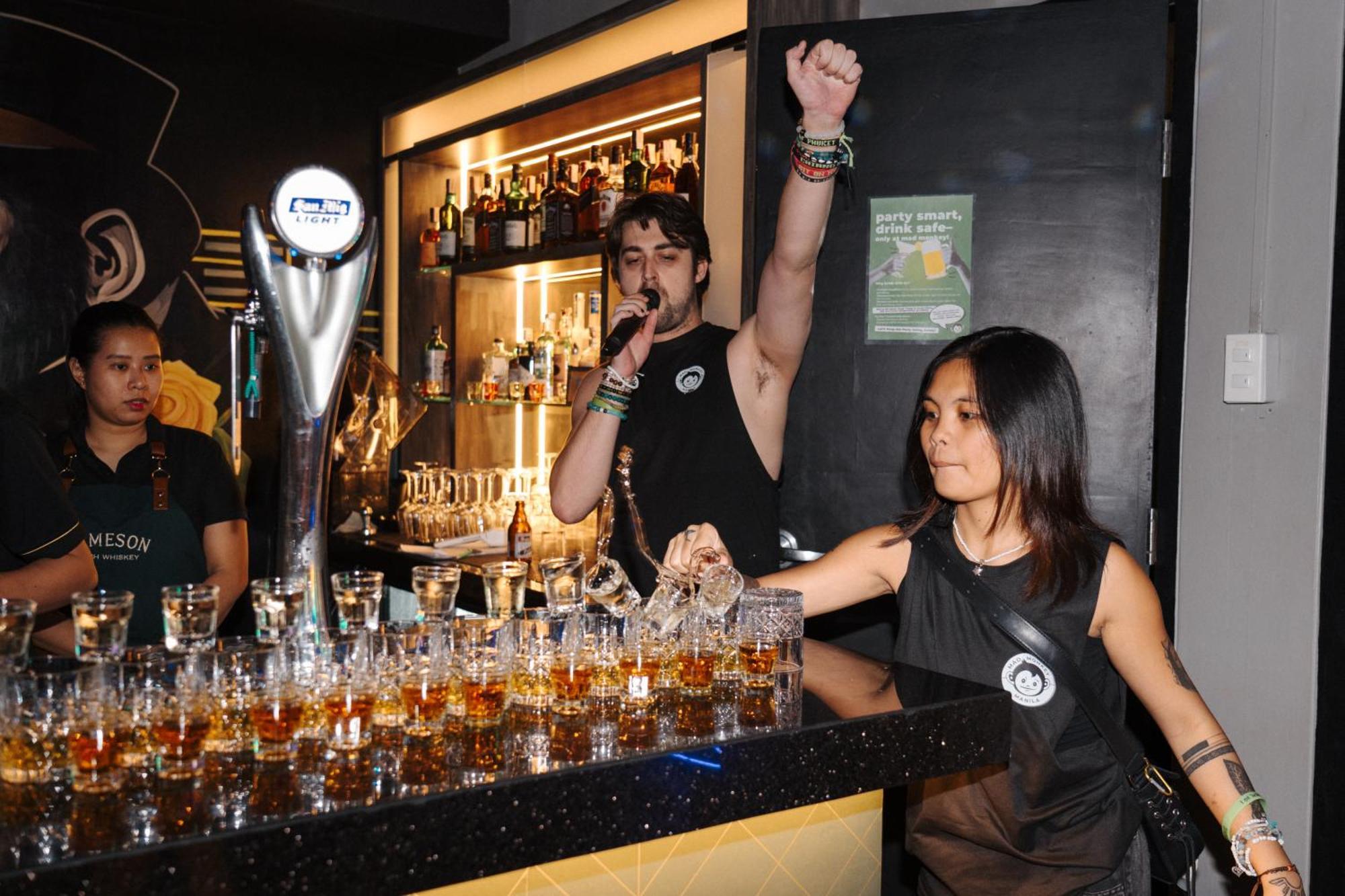 Hostel Mad Monkey Manila Makati City Zewnętrze zdjęcie