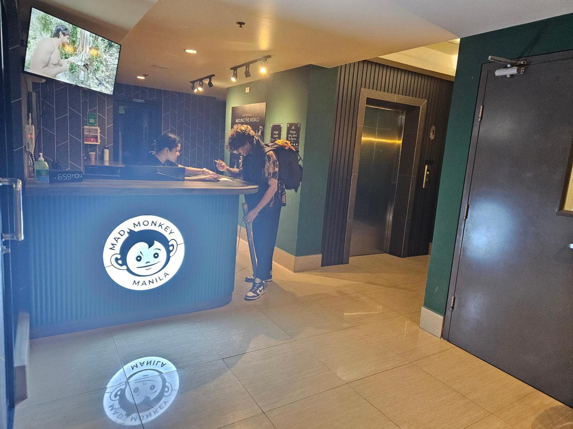 Hostel Mad Monkey Manila Makati City Zewnętrze zdjęcie